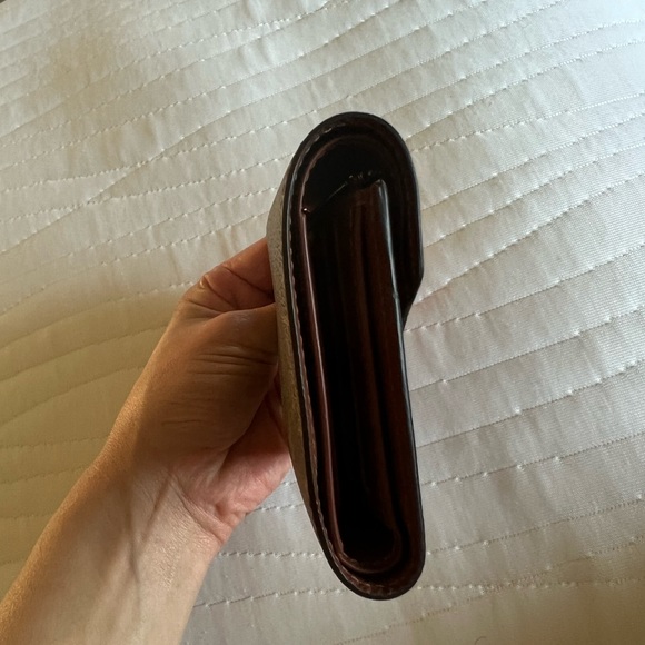 Beautiful, Excellent Condition Louis Vuitton Victorine Wallet. Classic monogram - Picture 13 of 13